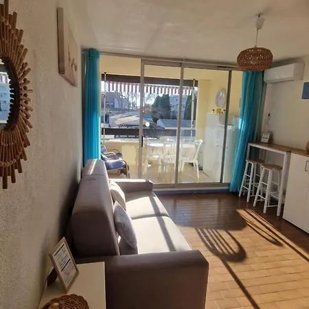 - Piscine - Parking - Proche Richelieu Agde