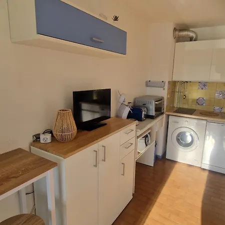 - Piscine - Parking - Proche Richelieu * Agde